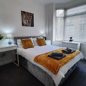 Holiday home Finsbury House 3 Bedrooms Workstays Uk Video Tour Available