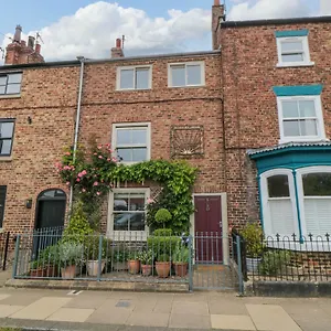 Holiday home 5 College Square